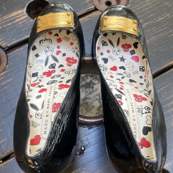 Marc Jacobs Heels with Signature Metal Front Tag - Picture 10 of 12